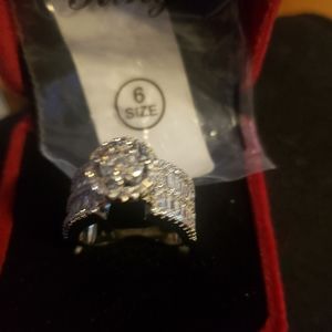 New beautiful cubiczicon ring without tag